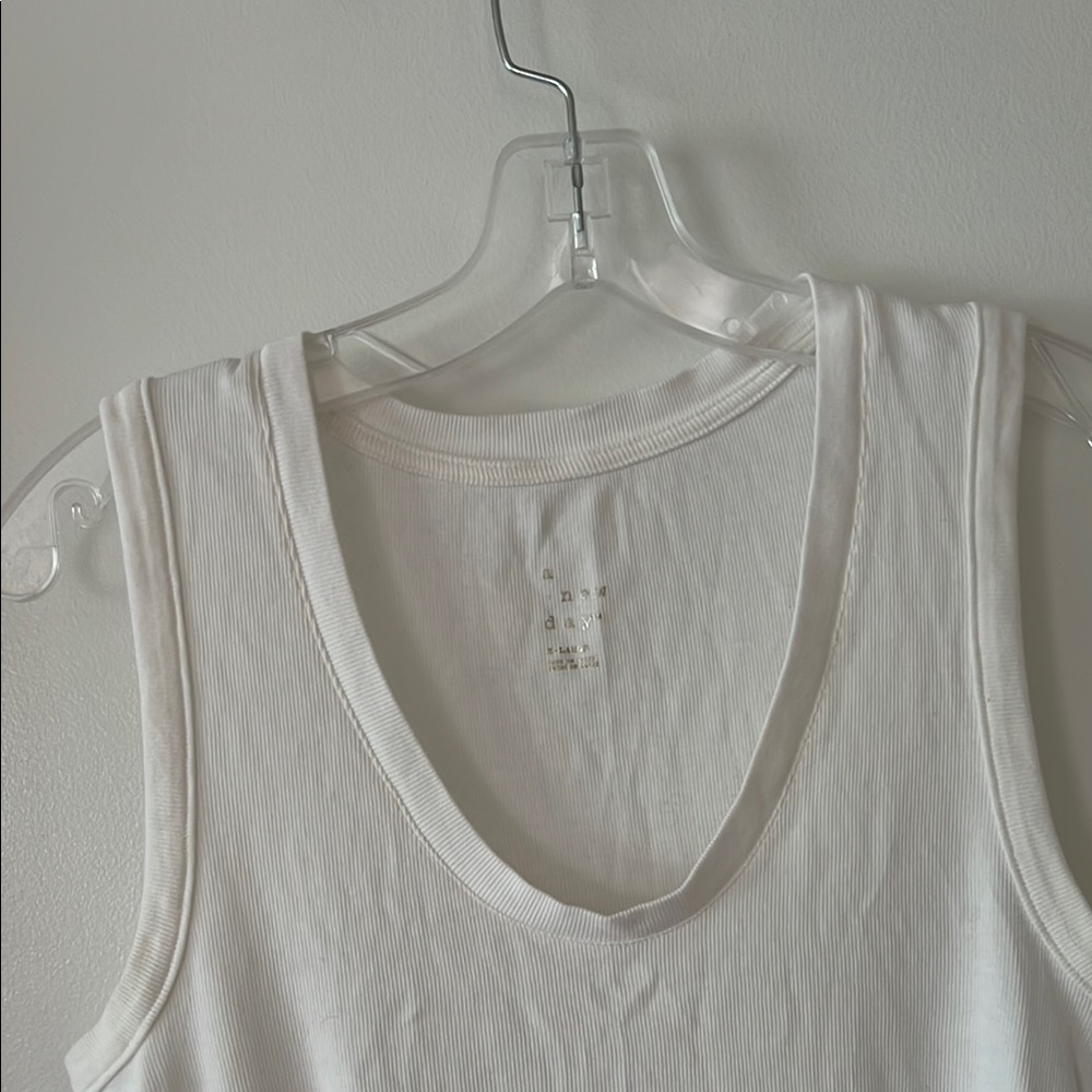 Women’s A New Day White Relaxed Ribbed Tank Top in EUC - Picture 3 of 5
